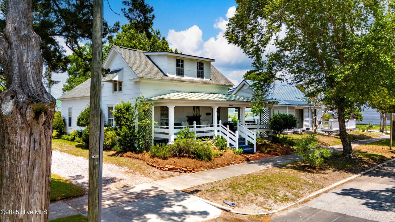 1402 Shepard Street - Photo 1