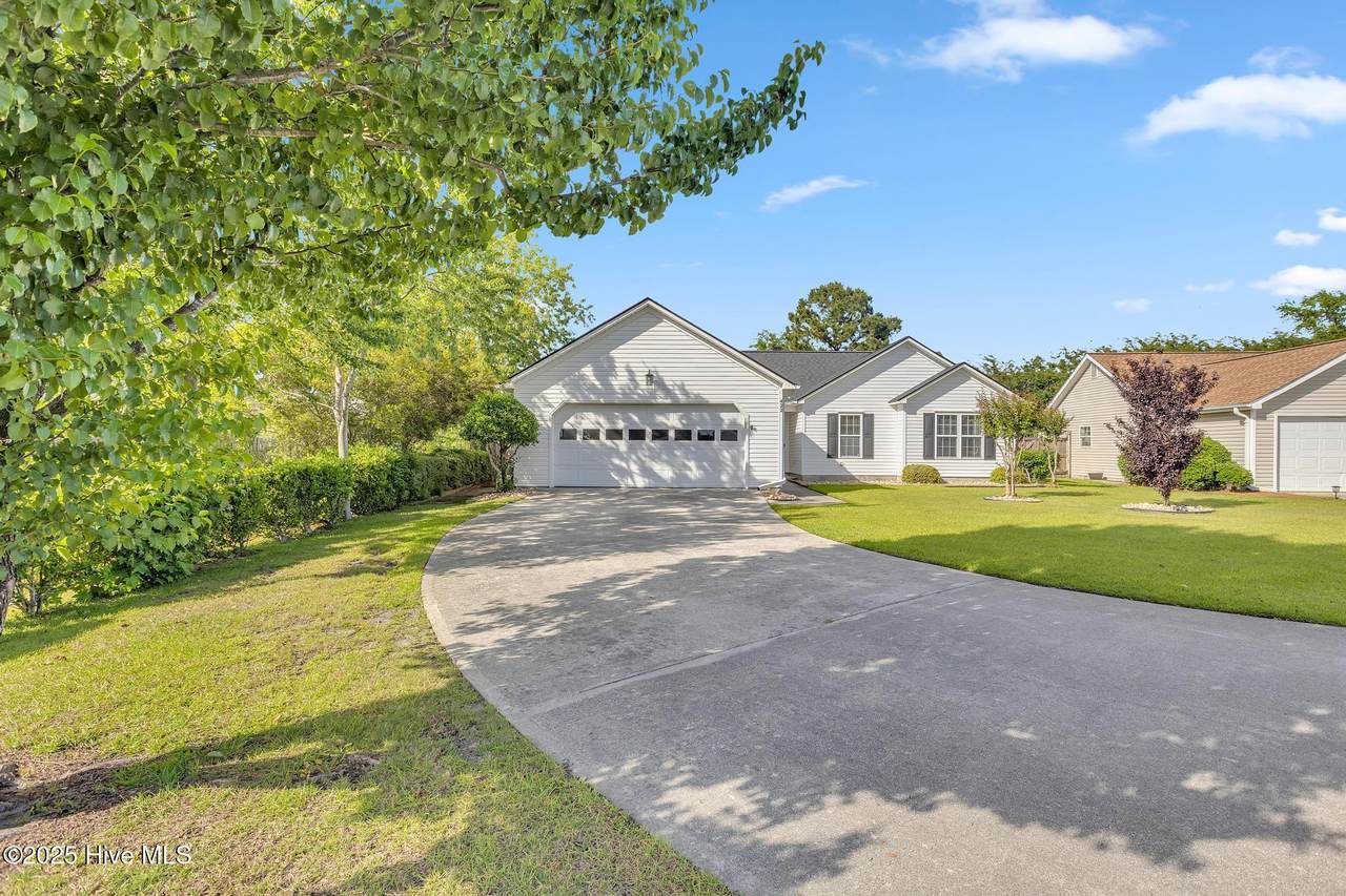 422 Point View Court - Photo 1