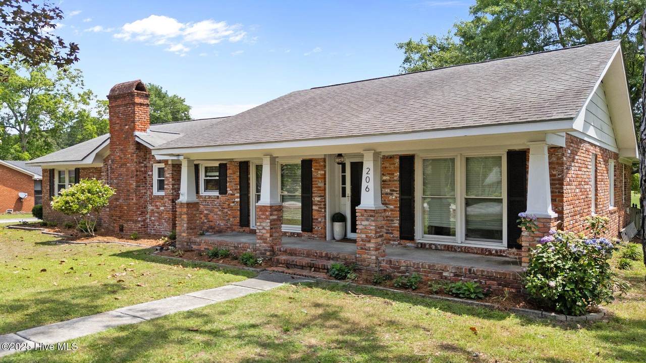 206 Brentwood Court - Photo 1