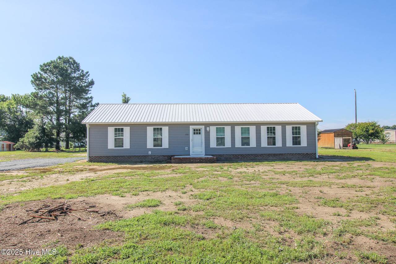 733 Tracy Road - Photo 1