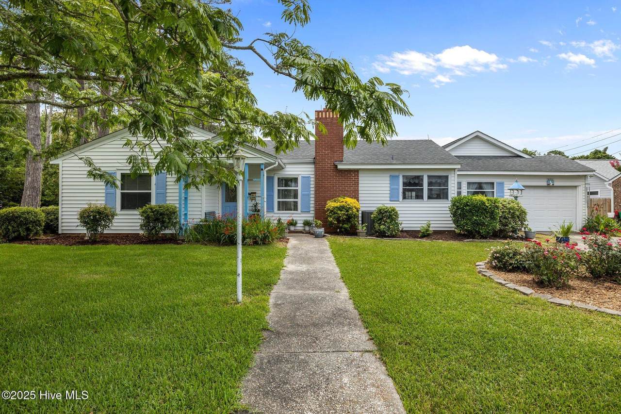 208 Fairview Drive - Photo 1