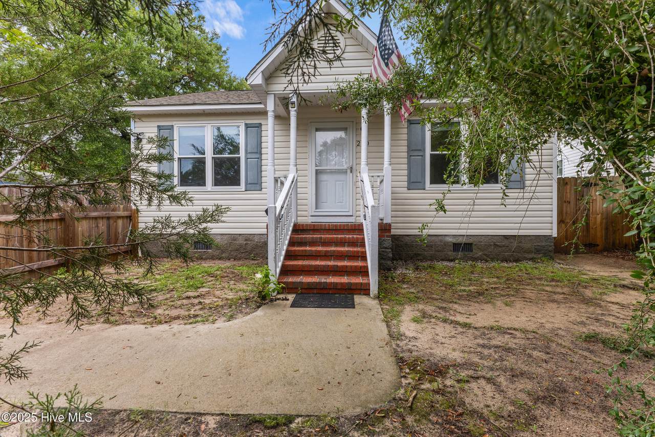220 33rd Street - Photo 1