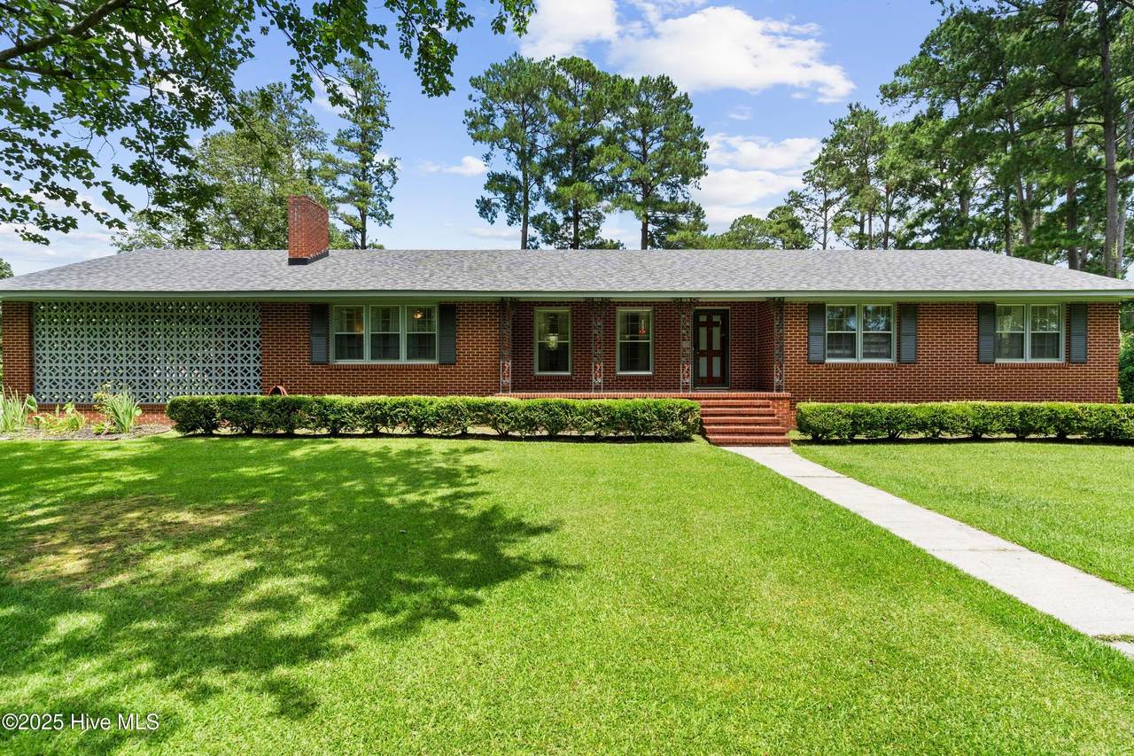 616 Graham Street - Photo 1