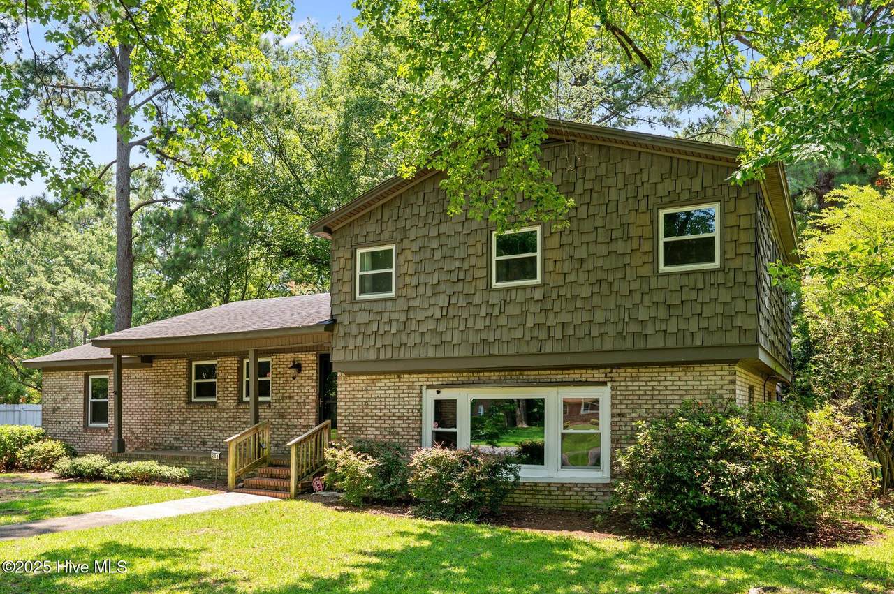 208 Greenwood Drive - Photo 1