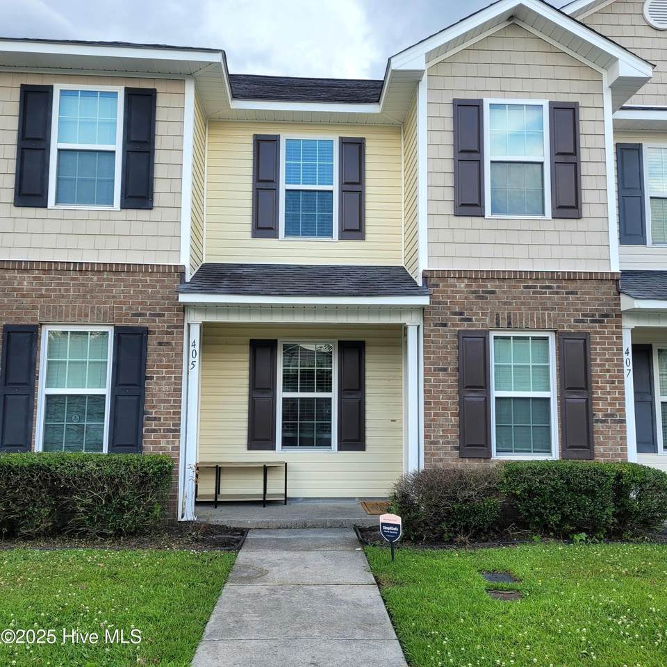 405 Falls Cove - Photo 1