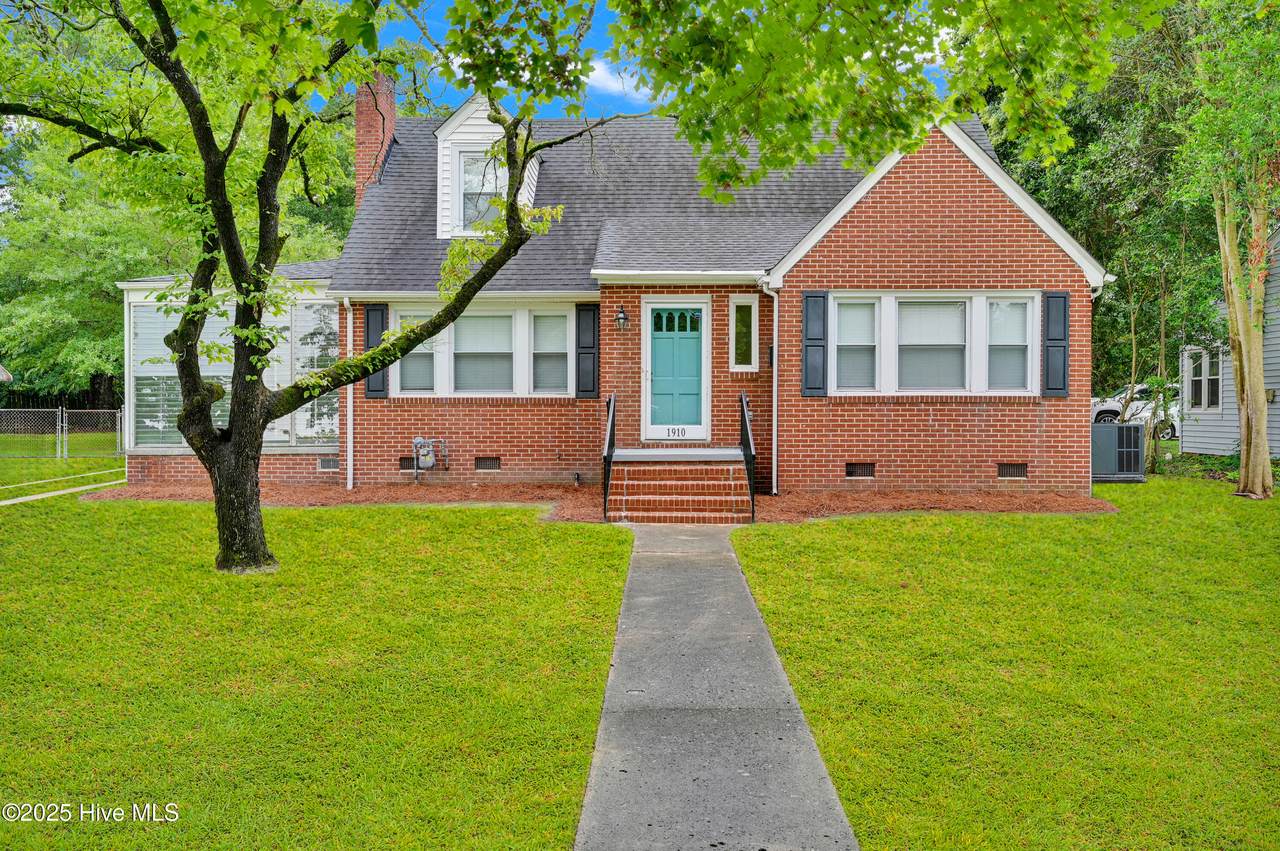1910 4th Street - Photo 1