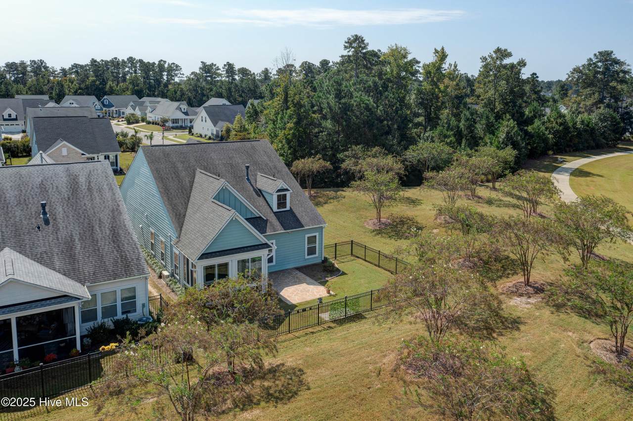 5884 Park West Circle - Photo 1
