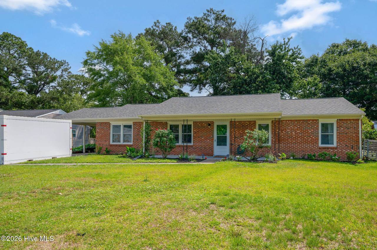 105 Lance Court - Photo 1