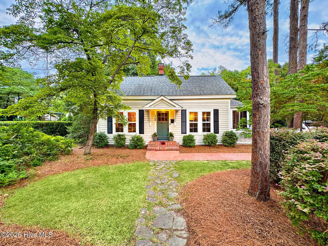360 Ashe Street - Photo 1