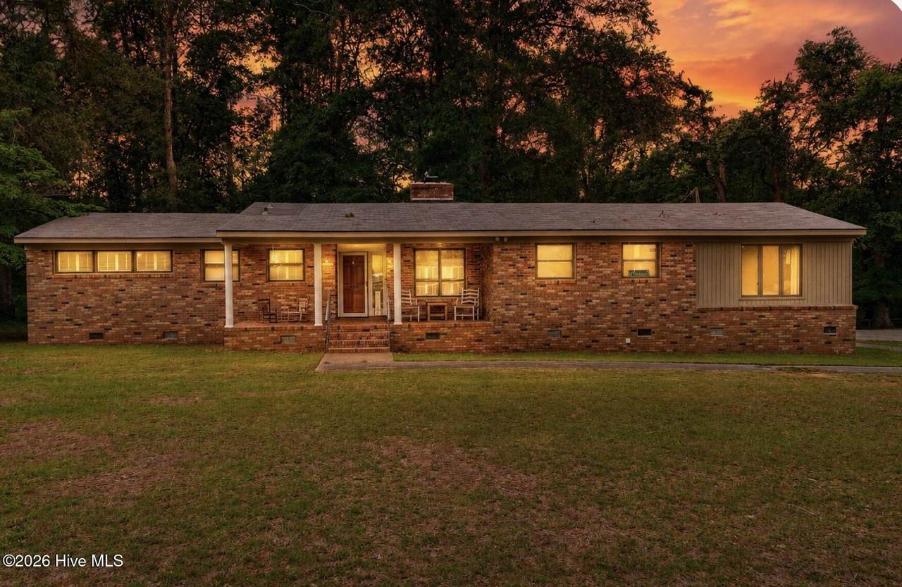 809 Woodside Drive - Photo 1