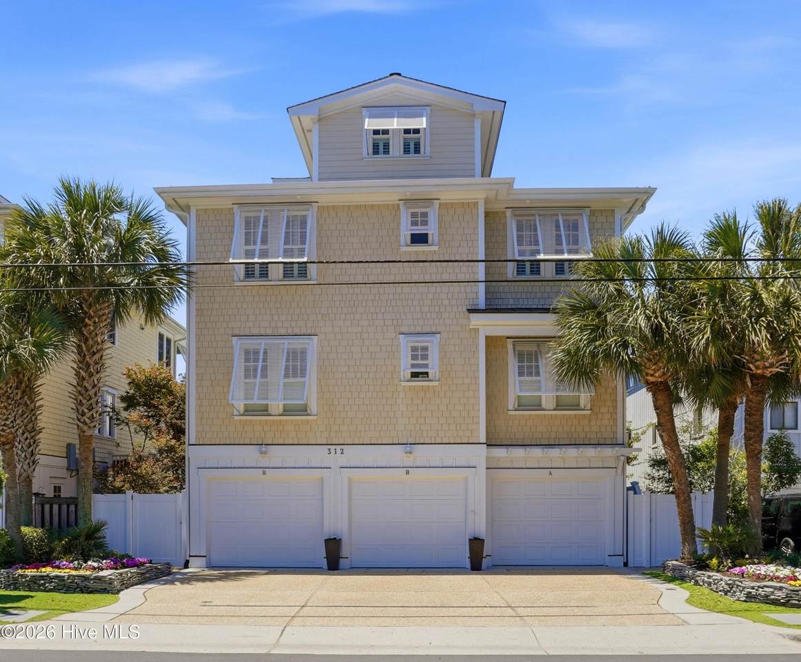 312 Causeway Drive - Photo 1