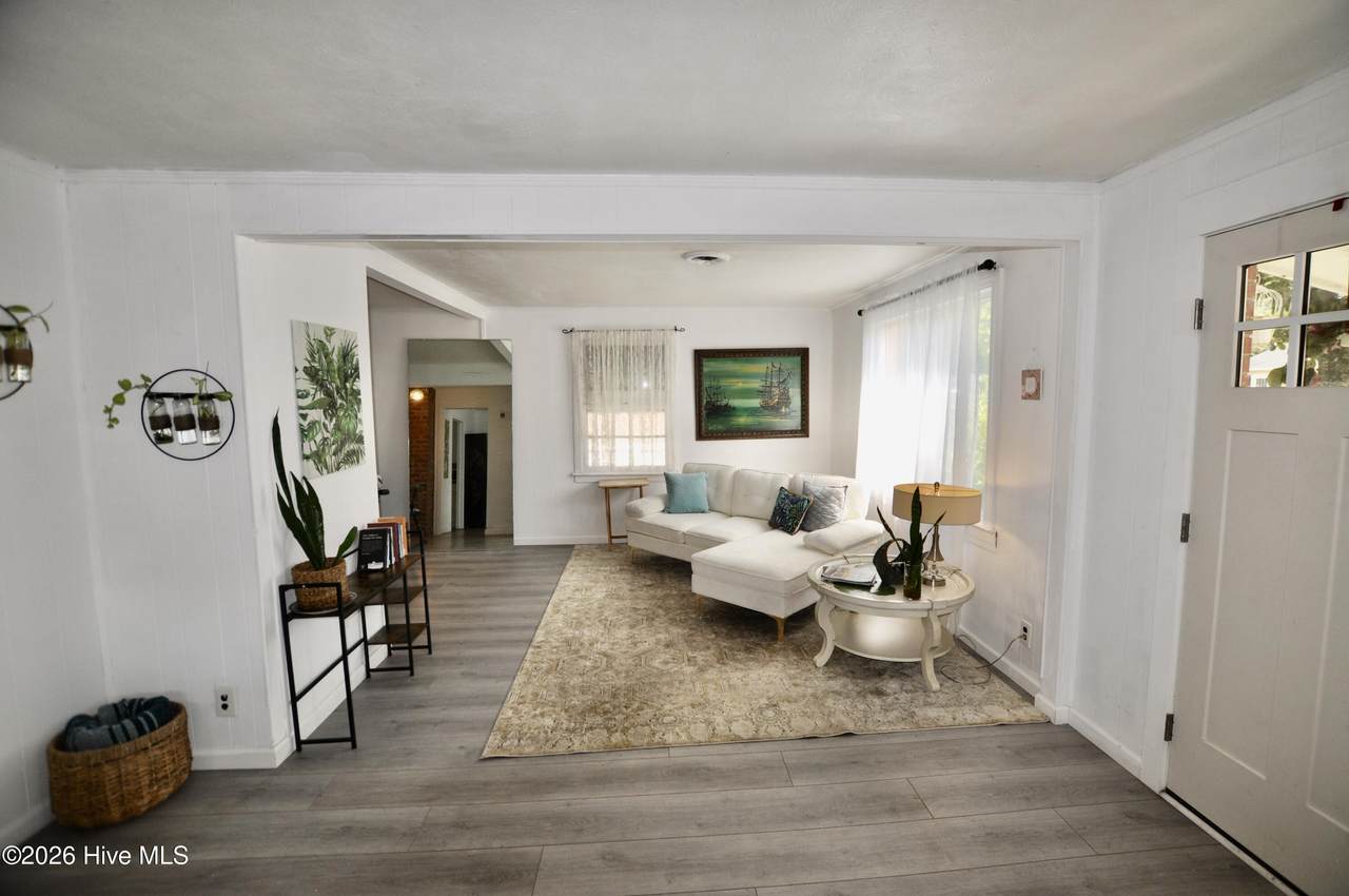 1409 Wooster Street - Photo 1