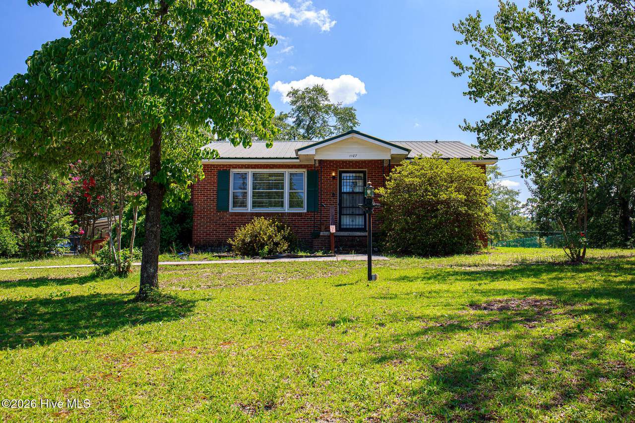 1107 Oak Avenue - Photo 1