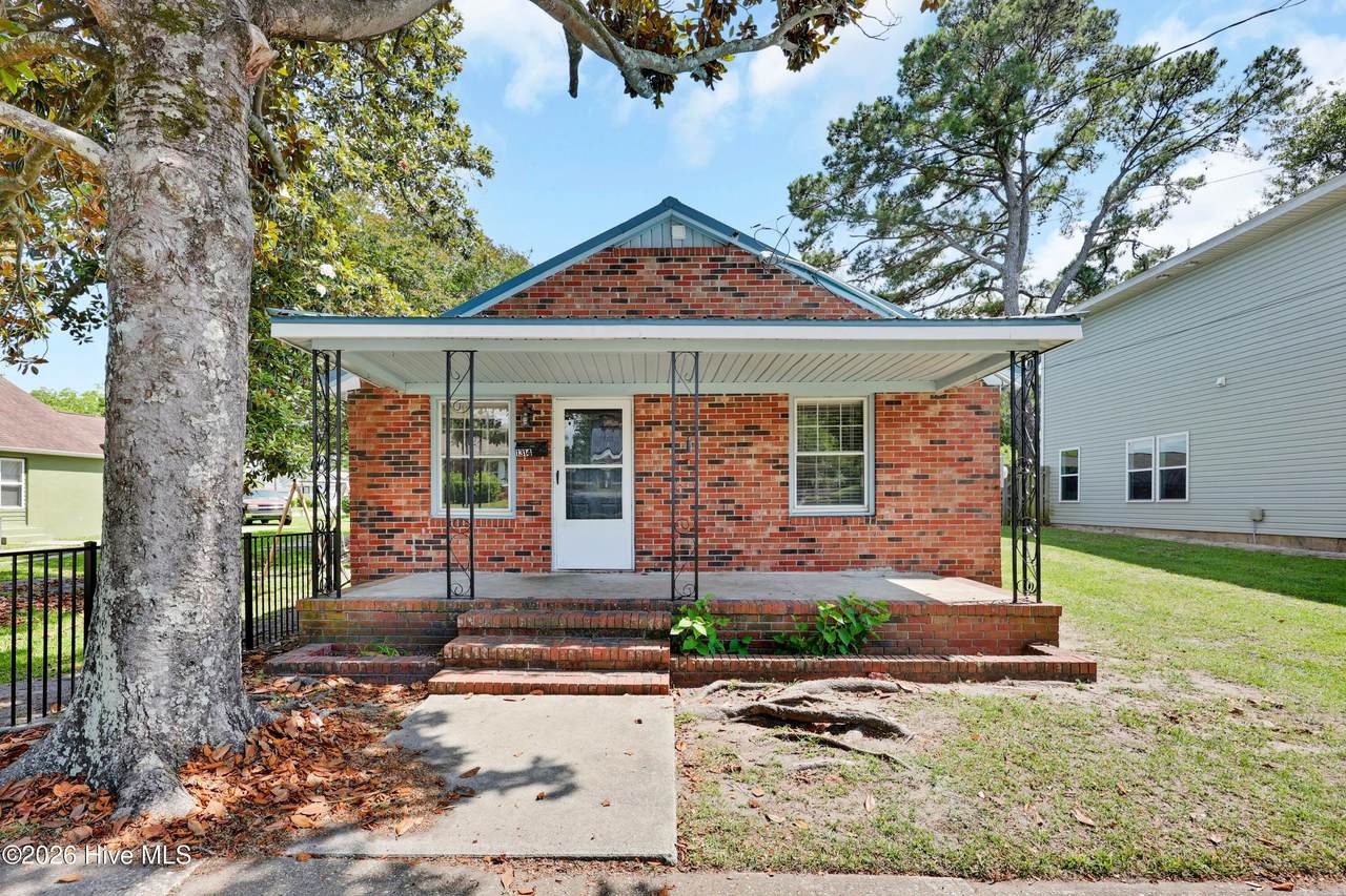1314 Queen Street - Photo 1