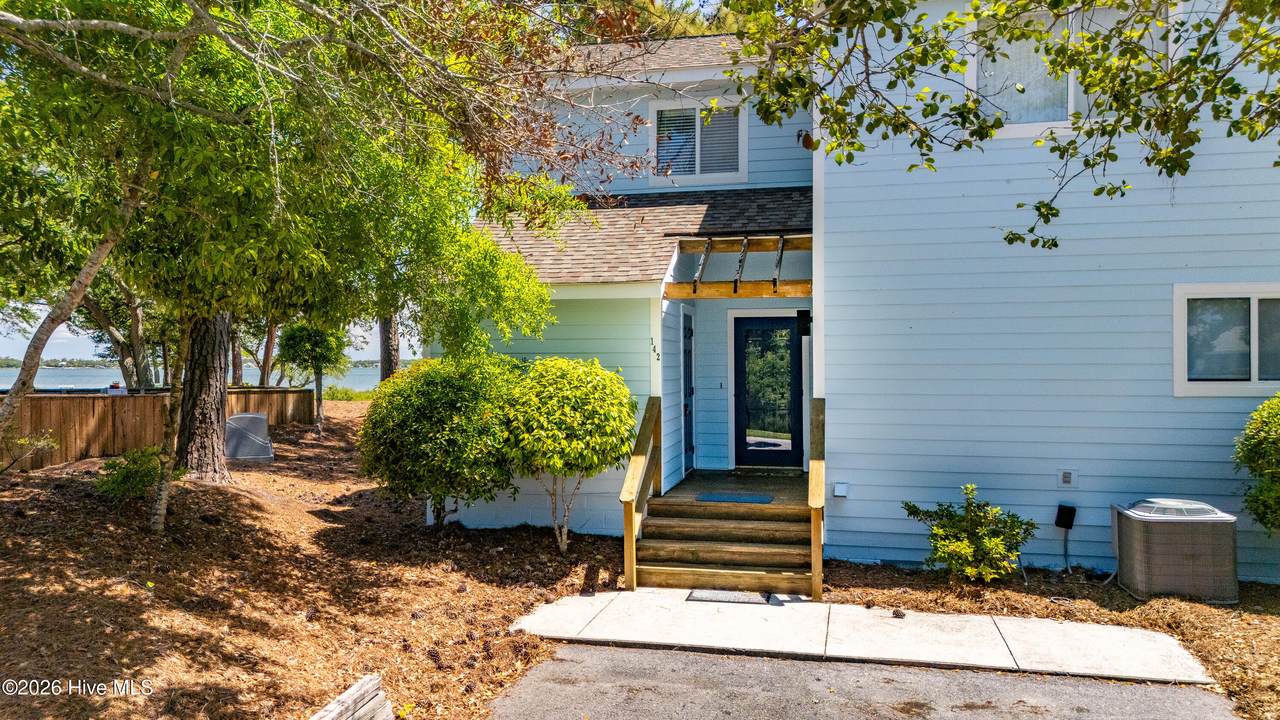 142 Lagoon Lane - Photo 1