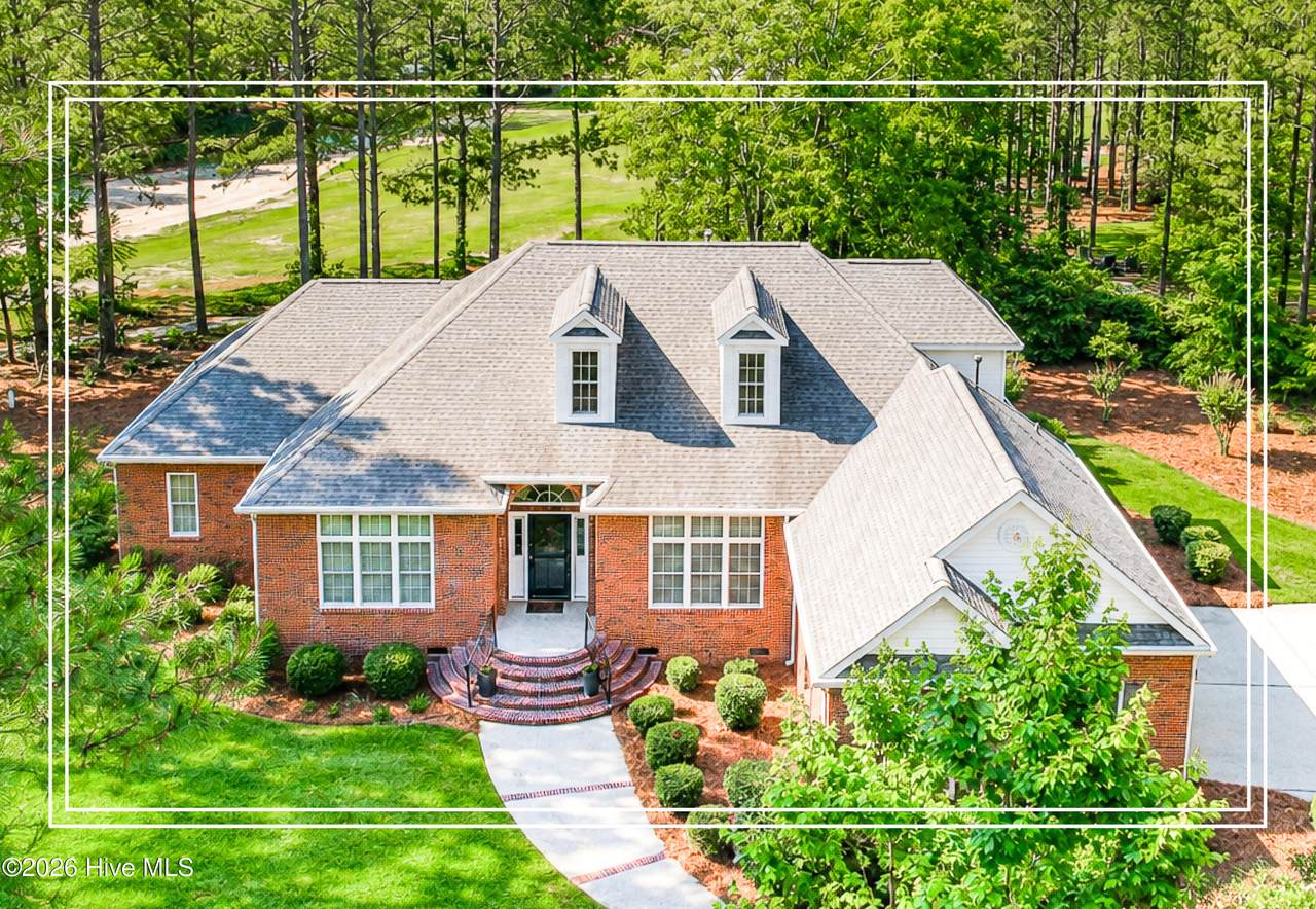 552 Bentley Court - Photo 1