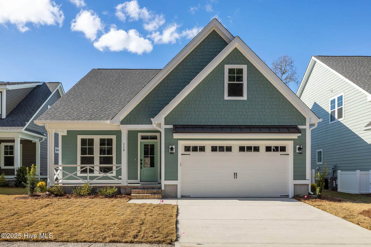 118 Pine View Boulevard - Photo 1