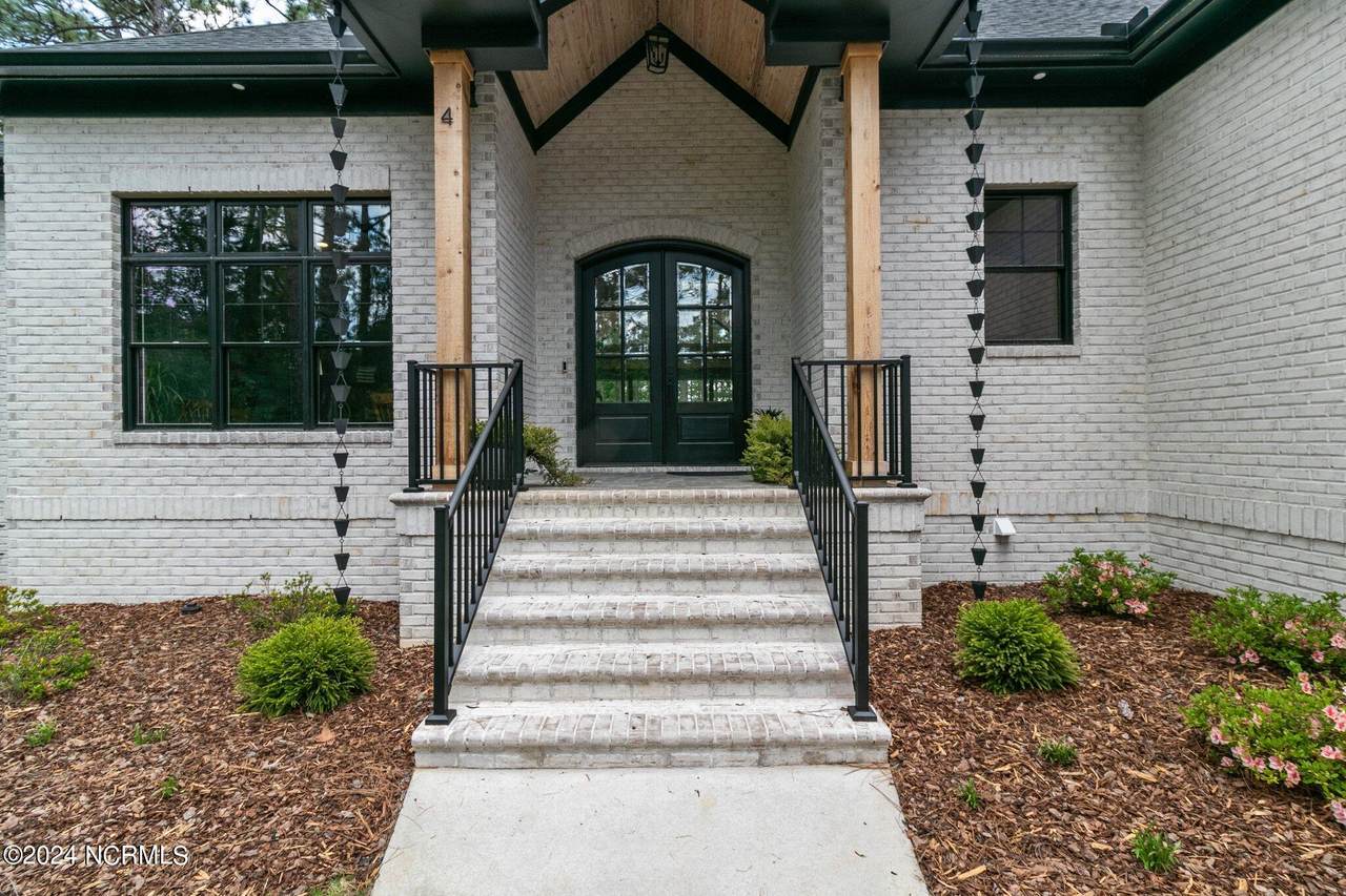 4 Kenilwood Court - Photo 1