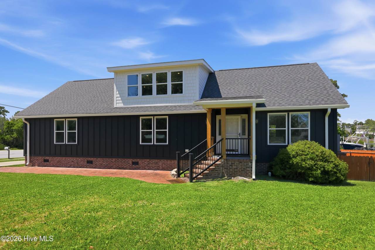 201 Mansfield Parkway - Photo 1