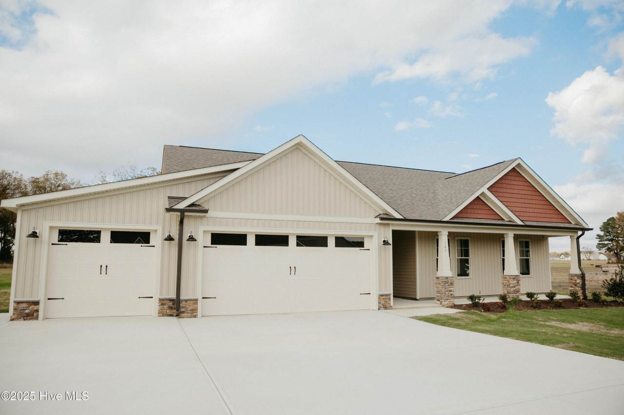 109 Lucky Lane - Photo 1