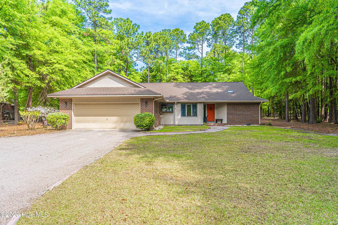340 Oakmont Circle - Photo 1