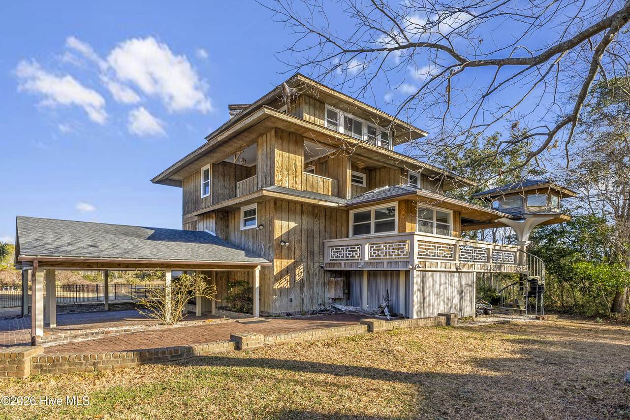 412 Lakeview Drive - Photo 1