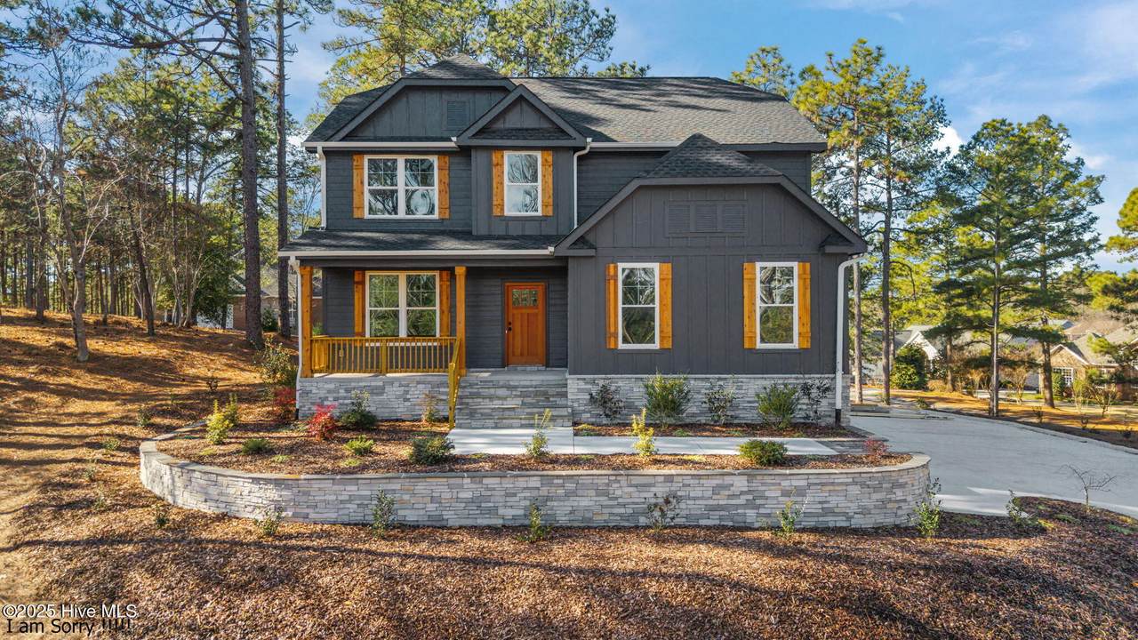 101 Douglas Drive - Photo 1