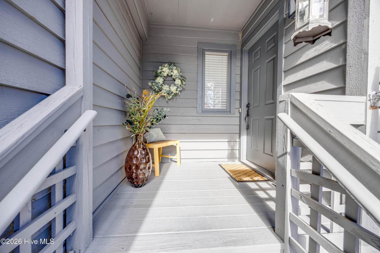 122 Forecastle Court - Photo 1