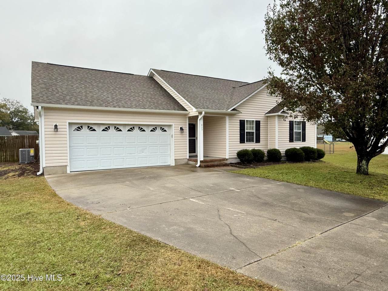 605 Bridle Court - Photo 1