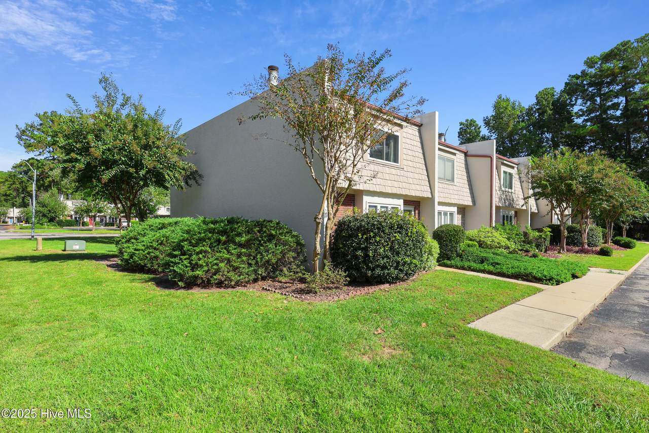 532 Cobblestone Drive - Photo 1