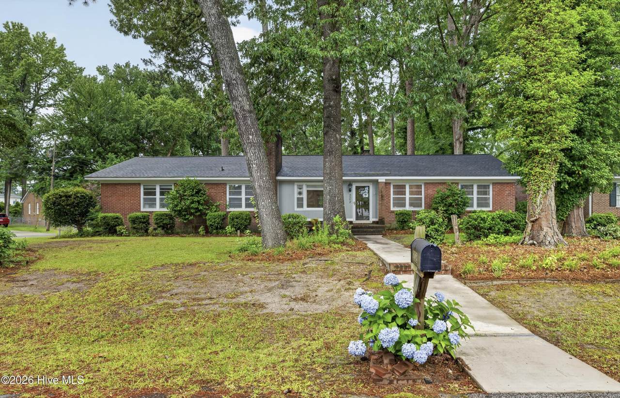 202 Hardee Circle - Photo 1