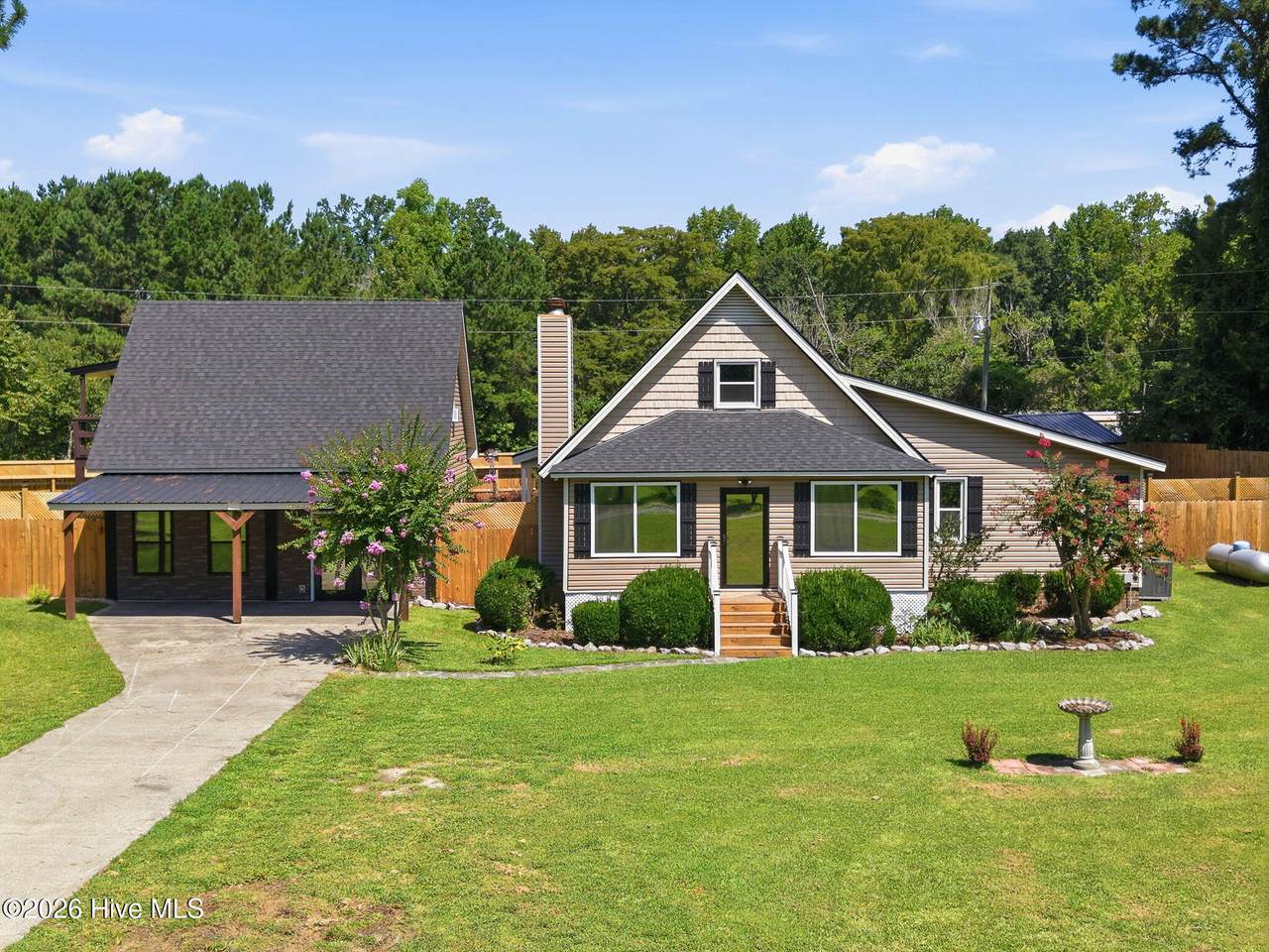 208 Dixon Circle - Photo 1