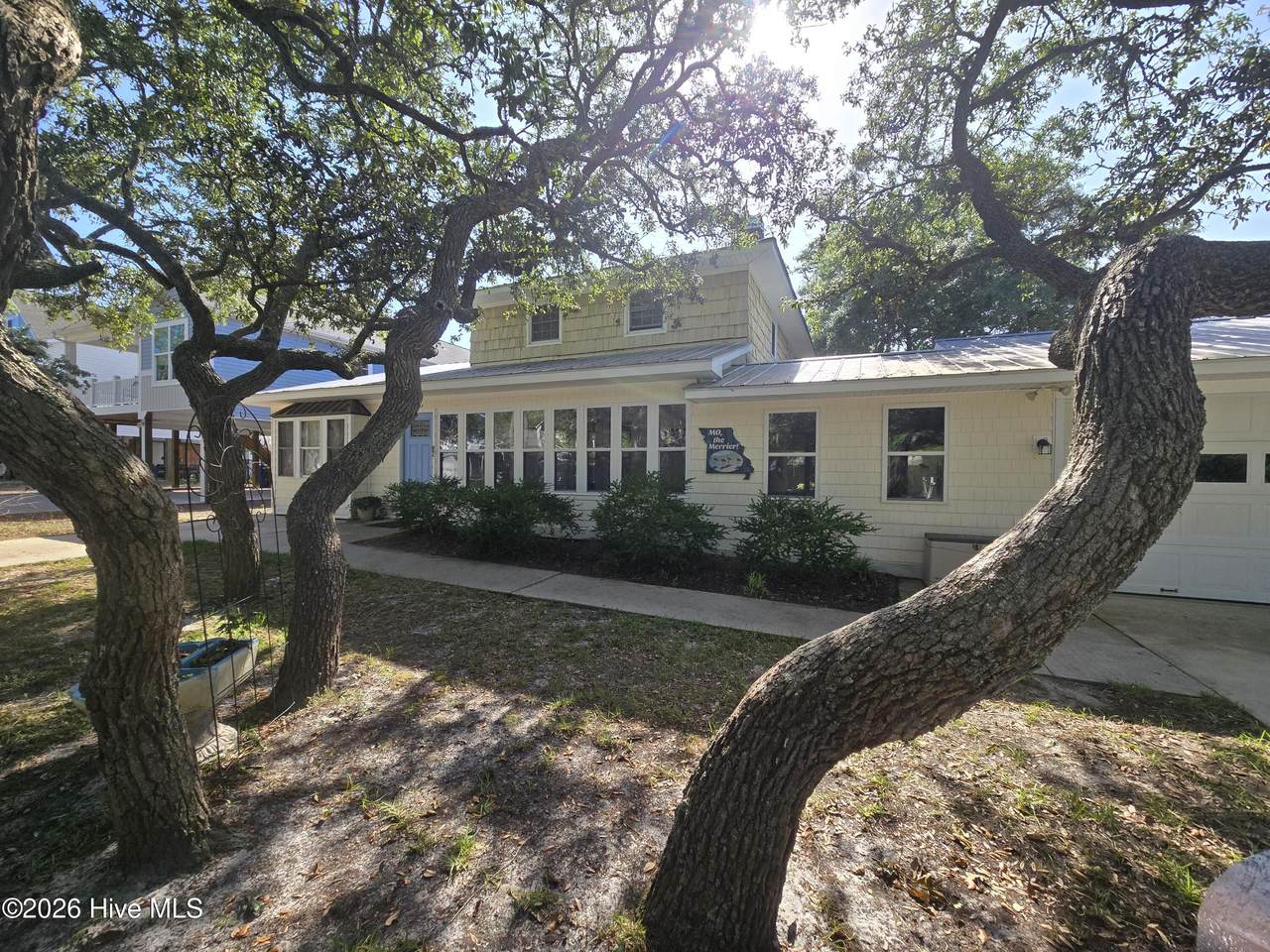 137 9th Street - Photo 1