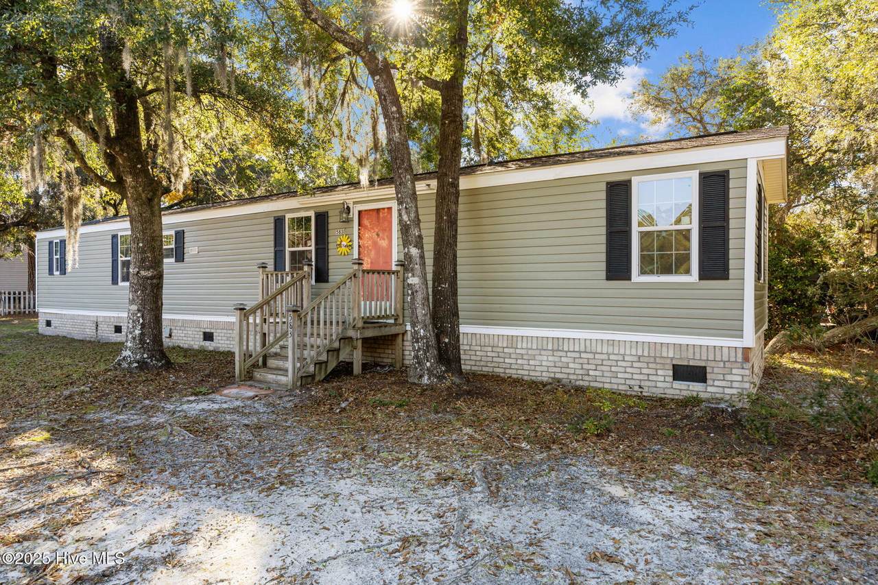 583 Hanover Street - Photo 1