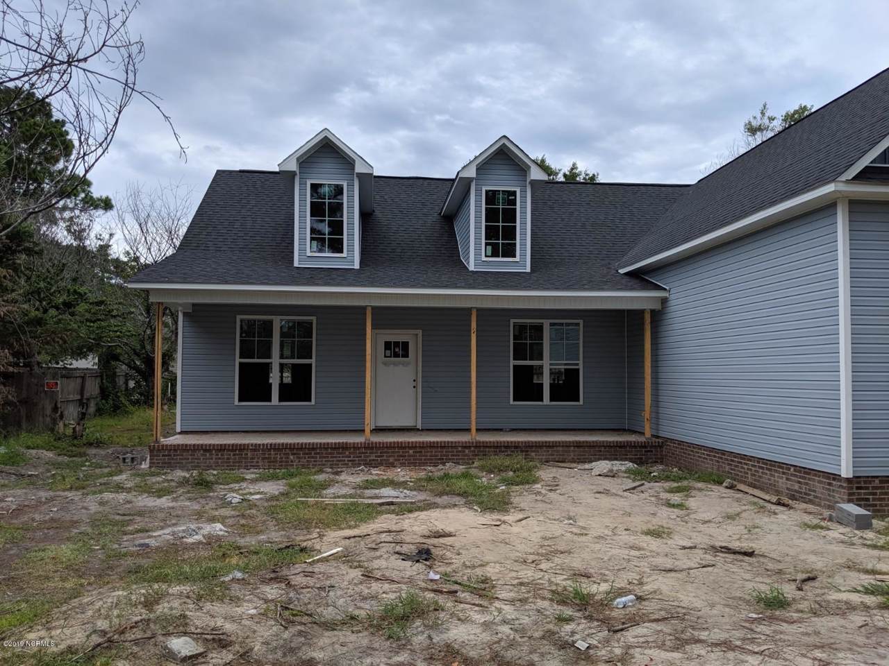 236 Everett Drive - Photo 1