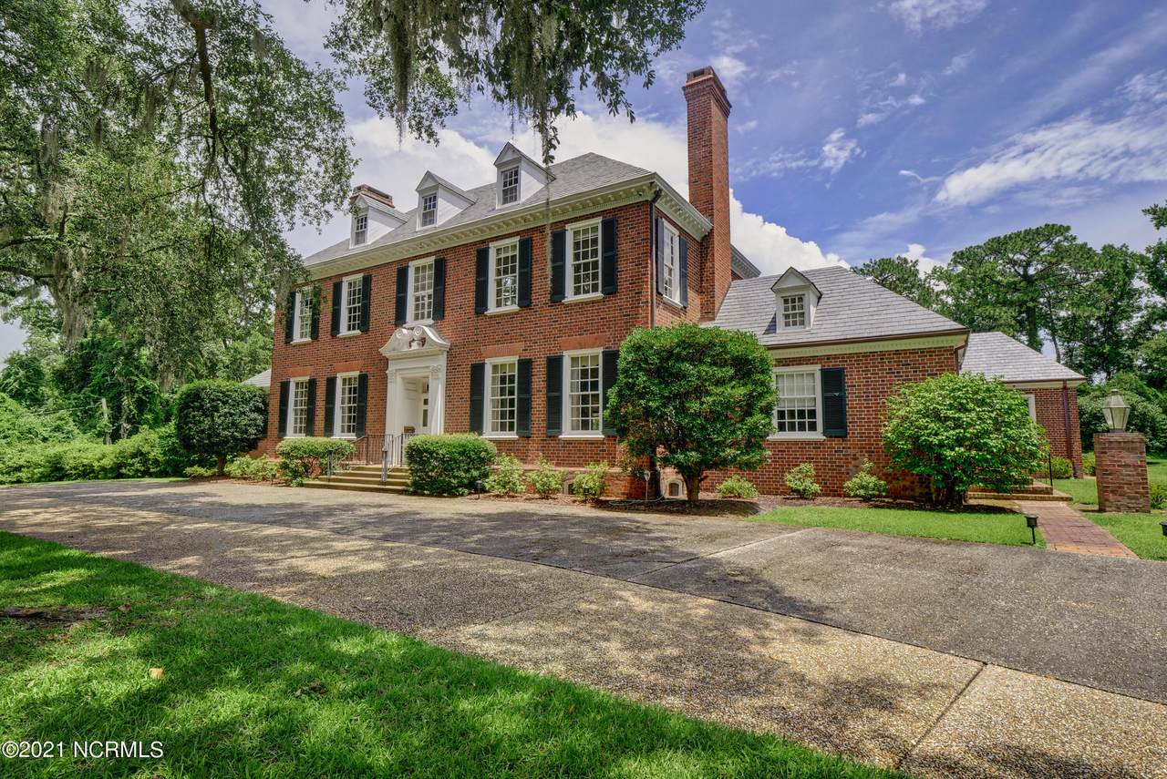807 Forest Hills Drive - Photo 1