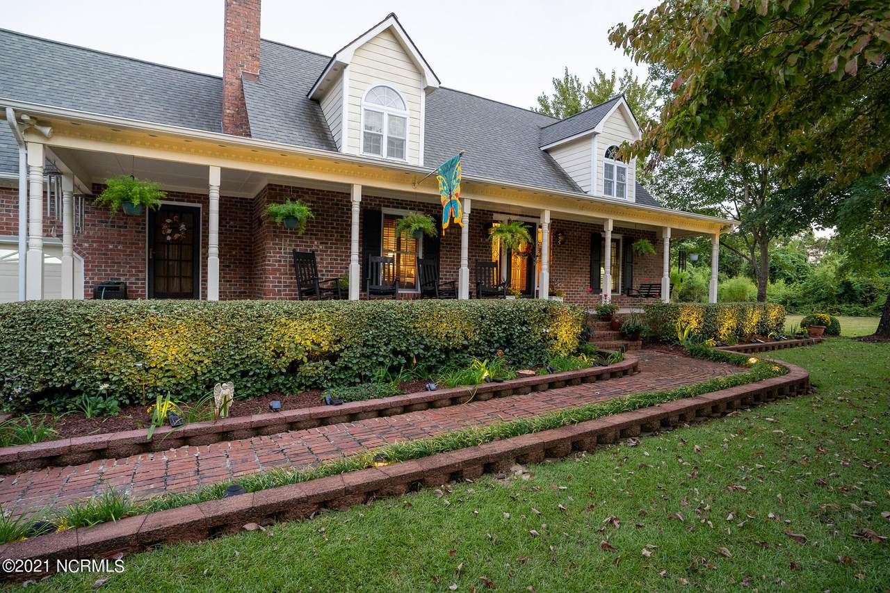 155 Leslie Drive - Photo 1