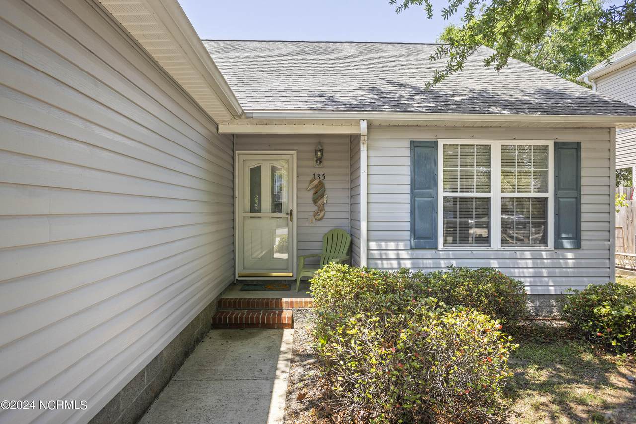 135 20th Street - Photo 1