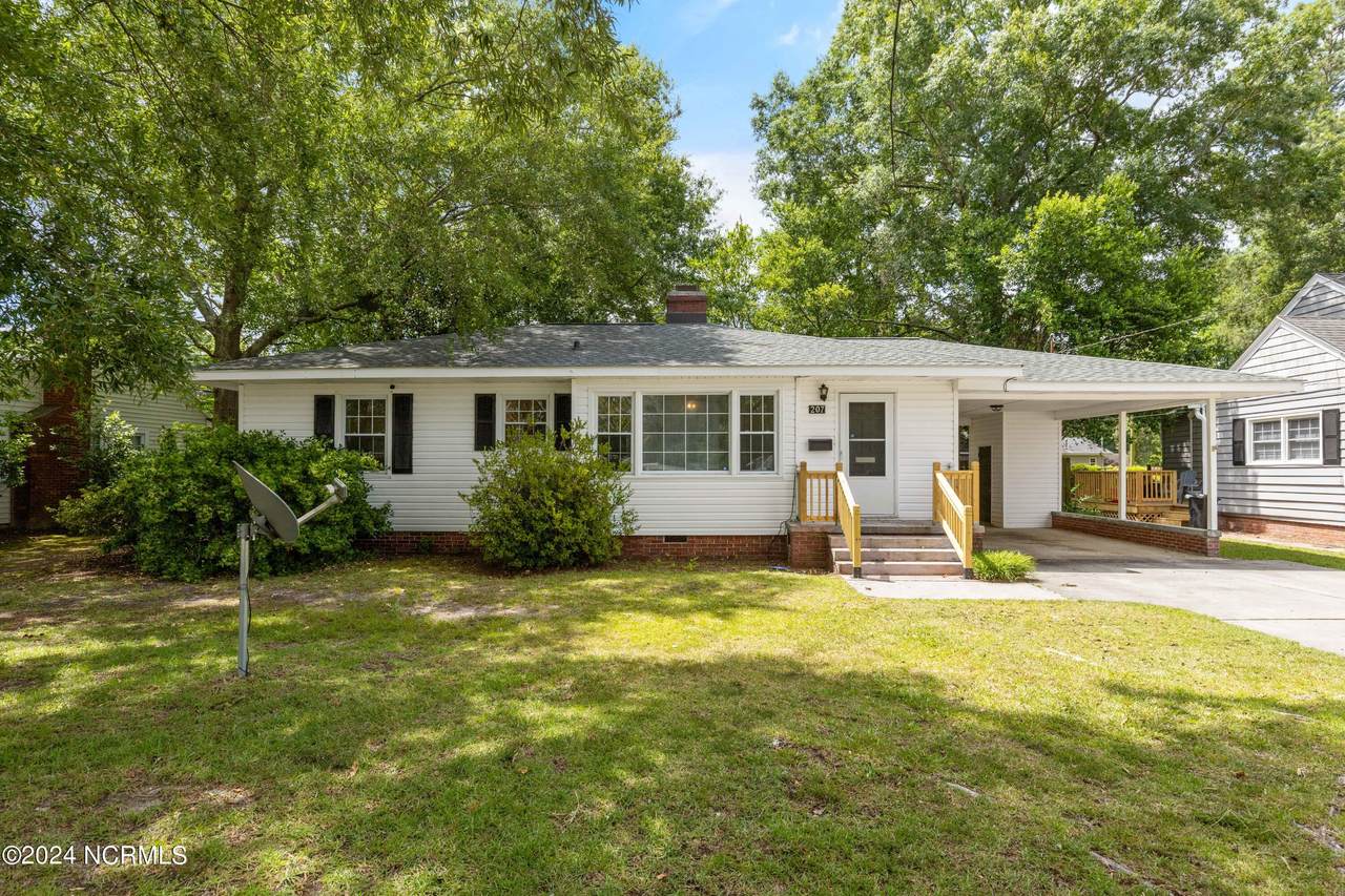 207 Hall Street - Photo 1