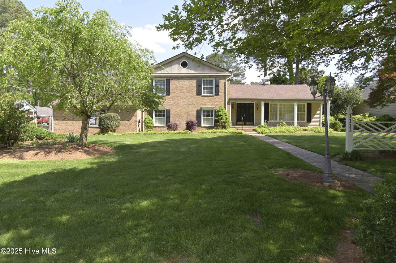 1112 Laurel Lane - Photo 1