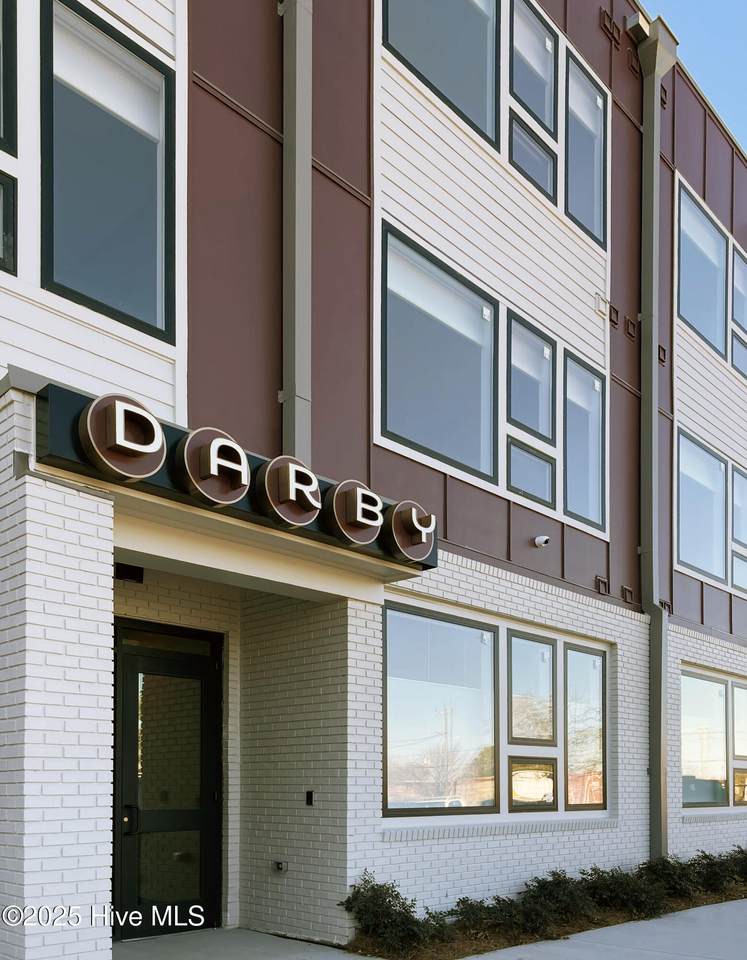 607 11th Street - Photo 1