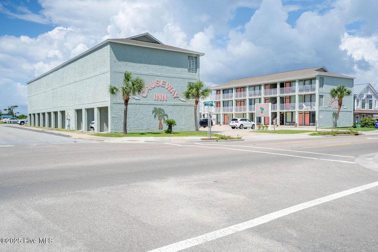 12 Causeway Drive - Photo 1