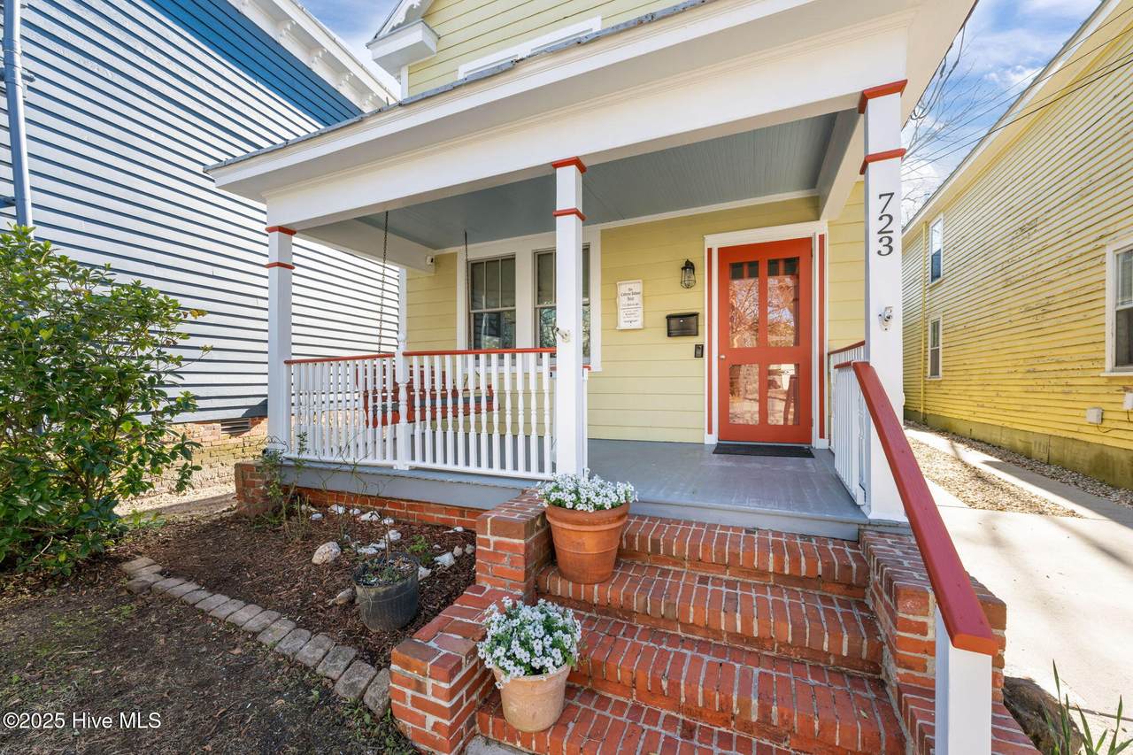 723 Pollock Street - Photo 1