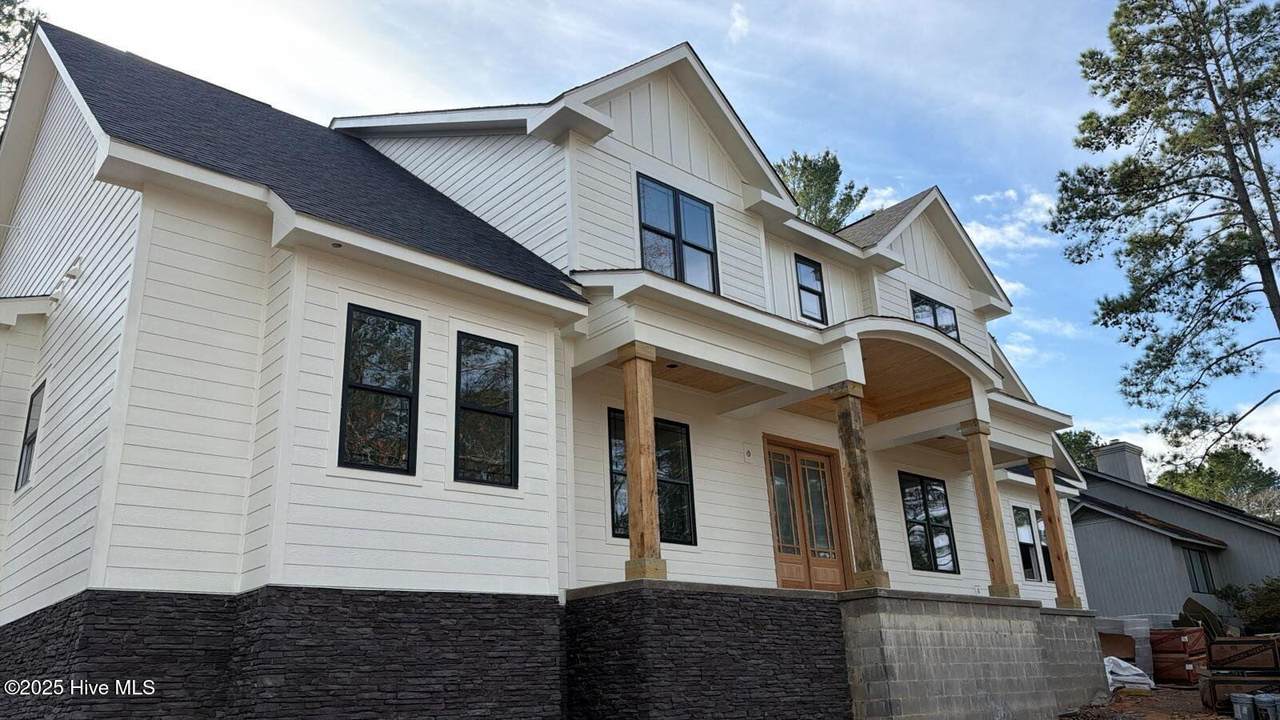 730 Diamondhead Drive - Photo 1