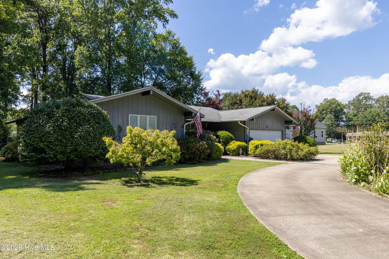 311 Country Club Drive - Photo 1