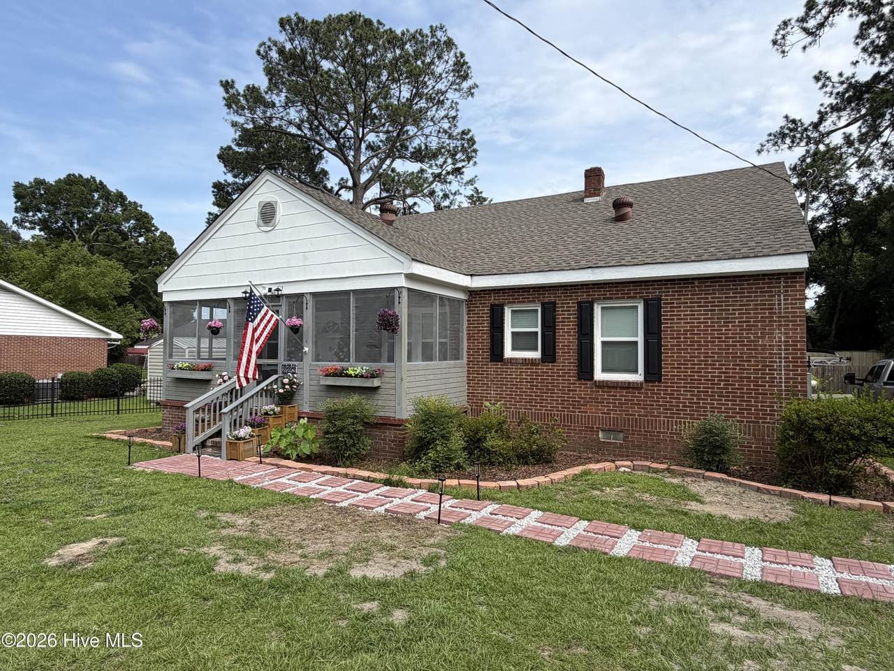 225 Gordon Street - Photo 1