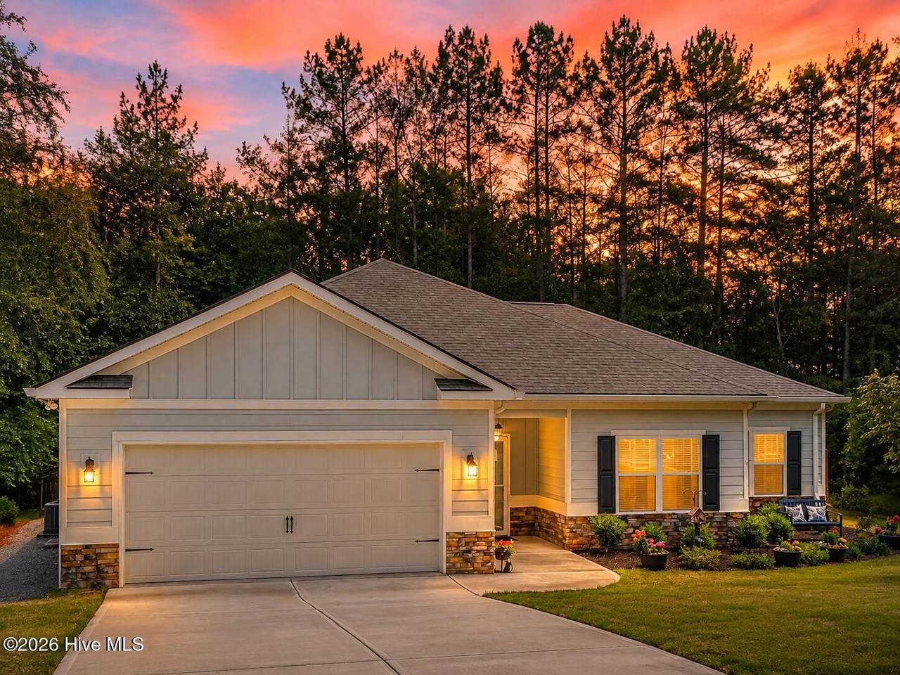212 Deveraux Point - Photo 1