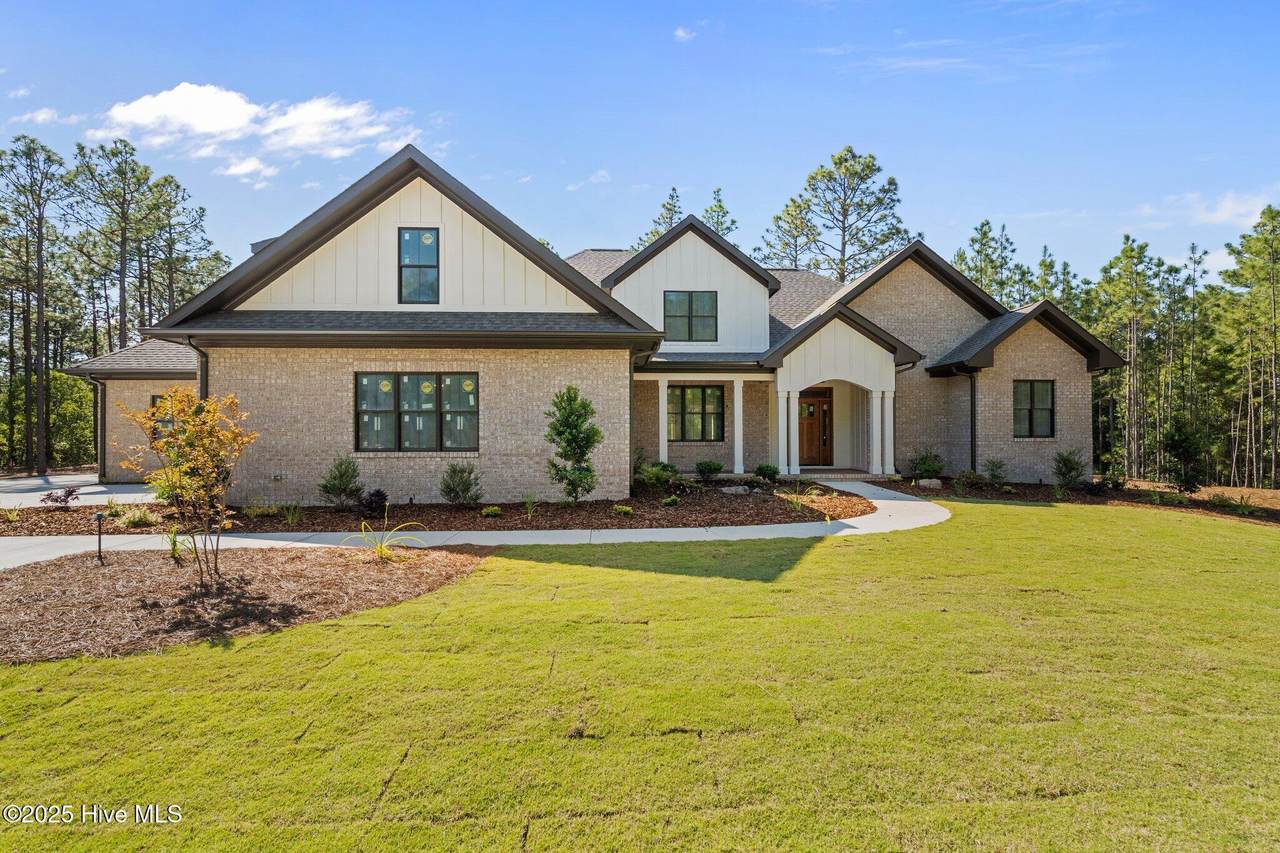 201 Meyer Farm Drive - Photo 1