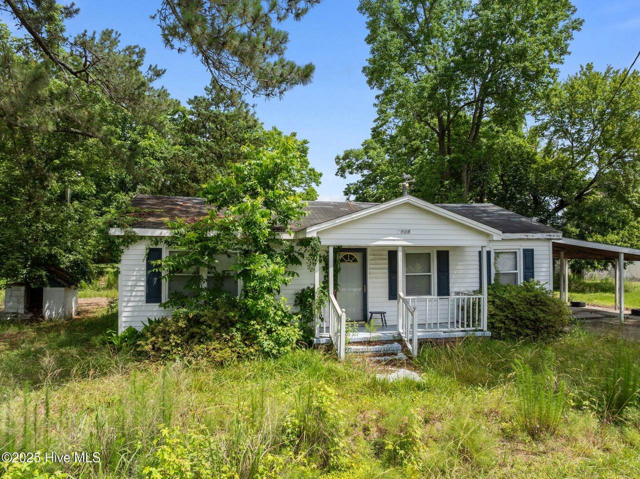 1020 Draper Drive - Photo 1