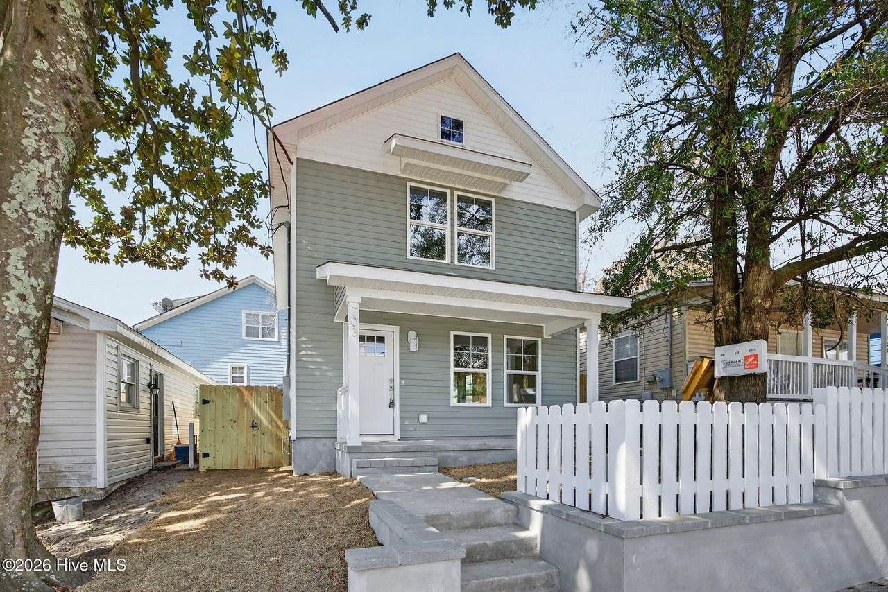 703 11th Street - Photo 1
